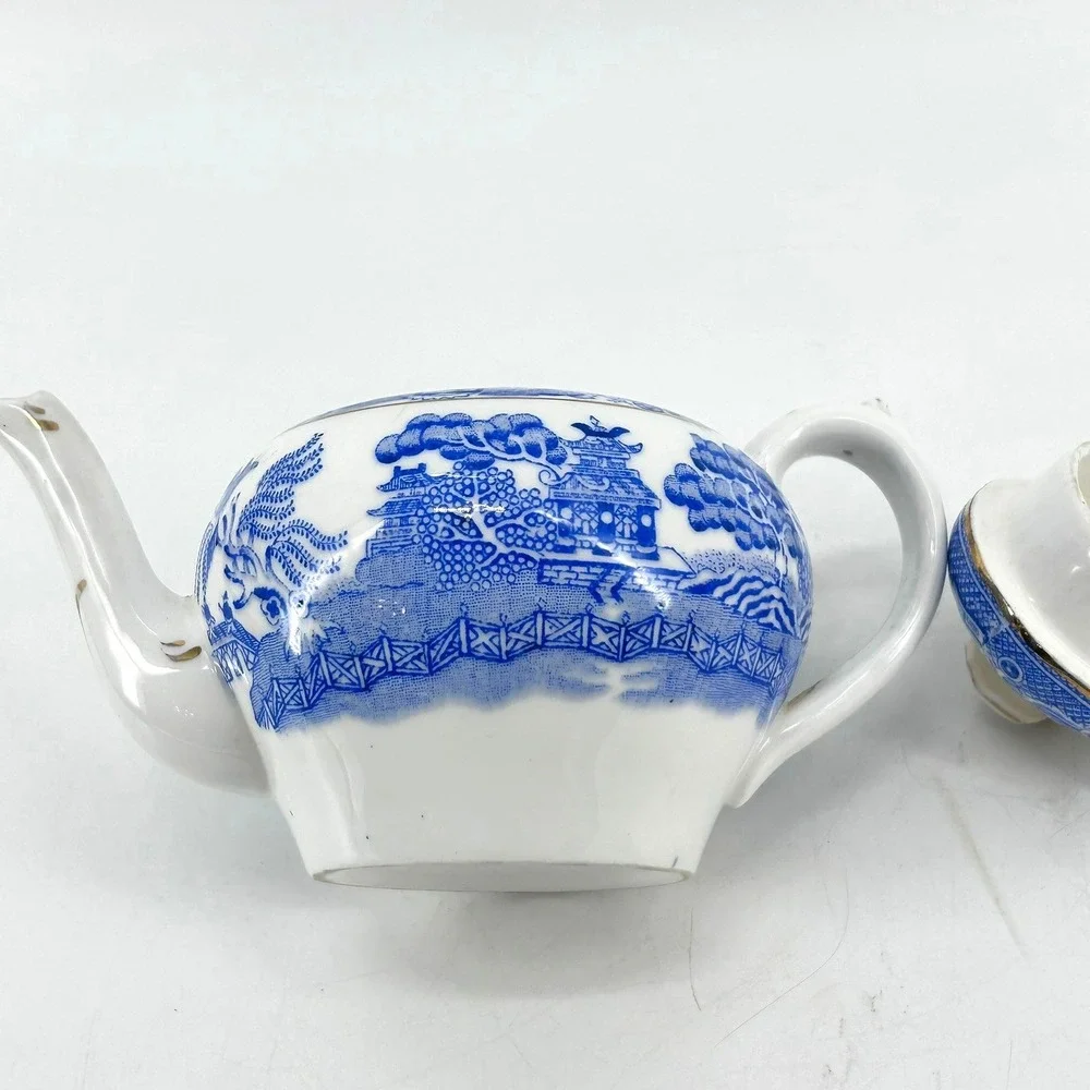 Royal Grafton Blue Willow Bone China Teapot Gold Trim England Pagoda Vintage